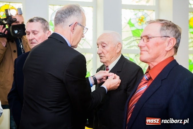 Zdjęcie w galerii na portalu naszraciborz.pl: Dzisiaj sześć kolejnych par obchodziło złote gody  wiadomości z regionu