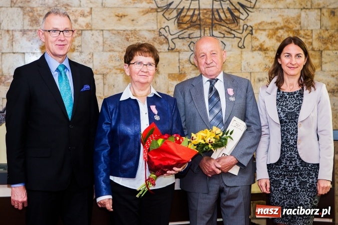 Zdjęcie w galerii na portalu naszraciborz.pl: Dzisiaj sześć kolejnych par obchodziło złote gody  wiadomości z regionu