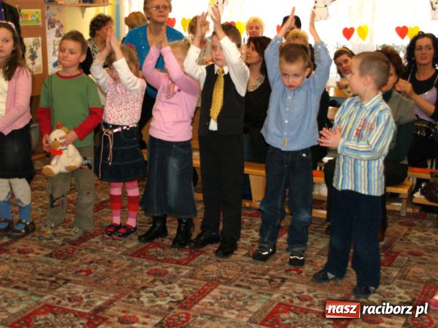 Zdjęcie w galerii na portalu naszraciborz.pl: Dla Babusi i Dziadziusia wiadomości z regionu