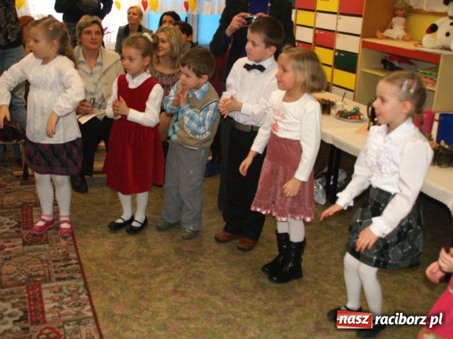 Zdjęcie w galerii na portalu naszraciborz.pl: Dla Babusi i Dziadziusia wiadomości z regionu