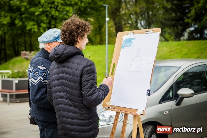 Zdjęcie w galerii na portalu naszraciborz.pl: Plener malarski uczniów G1 na przystani kajakowej wiadomości z regionu