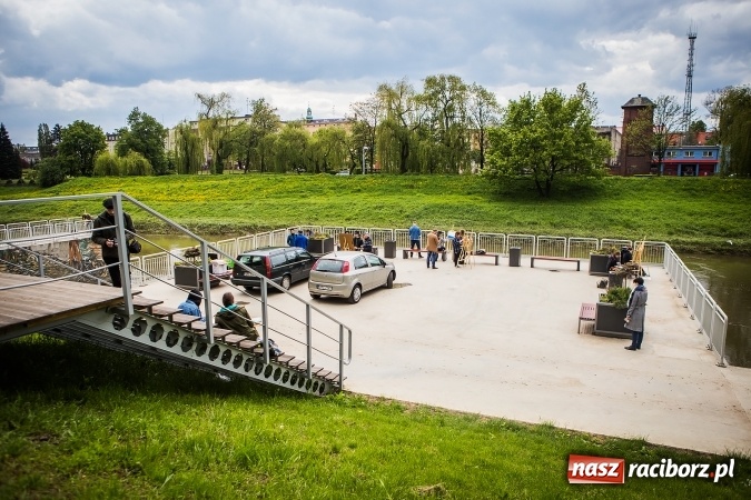 Zdjęcie w galerii na portalu naszraciborz.pl: Plener malarski uczniów G1 na przystani kajakowej wiadomości z regionu