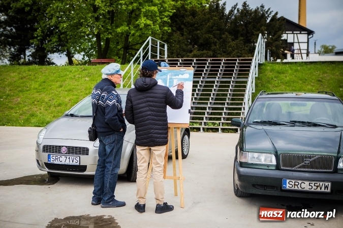 Zdjęcie w galerii na portalu naszraciborz.pl: Plener malarski uczniów G1 na przystani kajakowej wiadomości z regionu