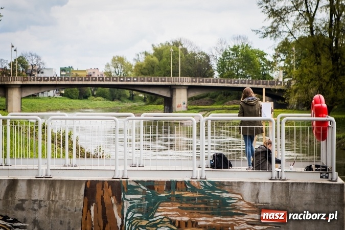 Zdjęcie w galerii na portalu naszraciborz.pl: Plener malarski uczniów G1 na przystani kajakowej wiadomości z regionu