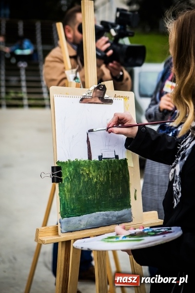 Zdjęcie w galerii na portalu naszraciborz.pl: Plener malarski uczniów G1 na przystani kajakowej wiadomości z regionu