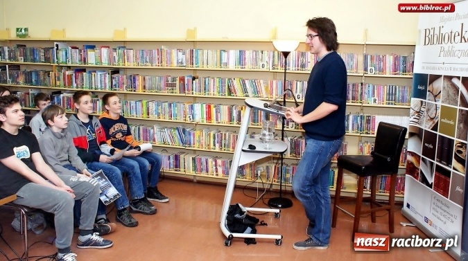 Zdjęcie w galerii na portalu naszraciborz.pl: Wszyscy jesteśmy astronomami! W bibliotece gościł Karol Wójcicki  wiadomości z regionu