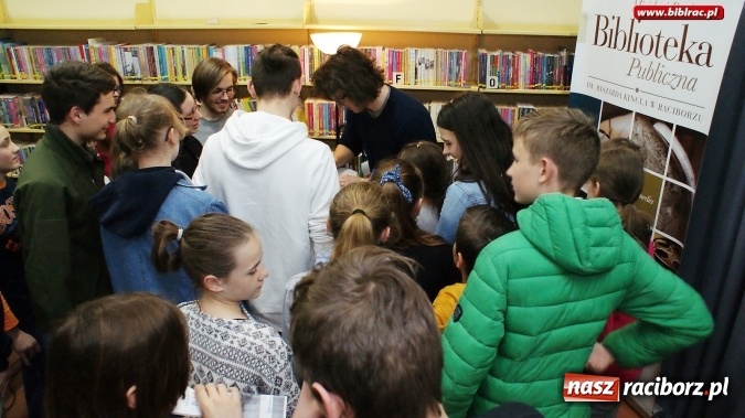 Zdjęcie w galerii na portalu naszraciborz.pl: Wszyscy jesteśmy astronomami! W bibliotece gościł Karol Wójcicki  wiadomości z regionu