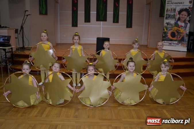 Zdjęcie w galerii na portalu naszraciborz.pl: Młode talenty na scenie w Tworkowie – taniec i recytacja wierszy  wiadomości z regionu