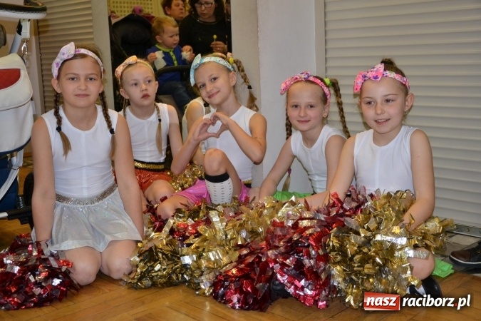 Zdjęcie w galerii na portalu naszraciborz.pl: Młode talenty na scenie w Tworkowie – taniec i recytacja wierszy  wiadomości z regionu