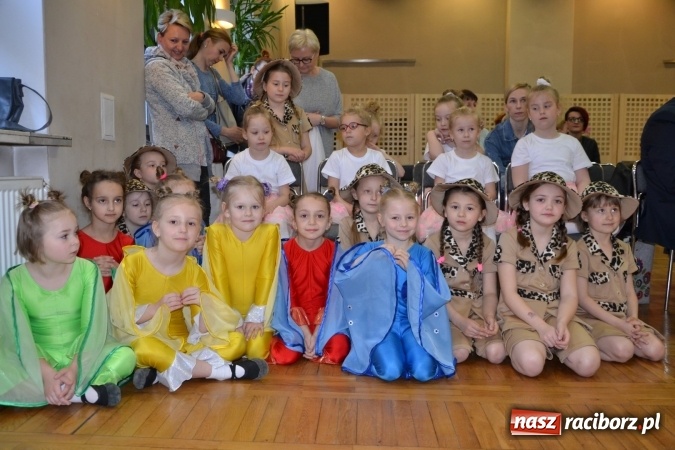 Zdjęcie w galerii na portalu naszraciborz.pl: Młode talenty na scenie w Tworkowie – taniec i recytacja wierszy  wiadomości z regionu