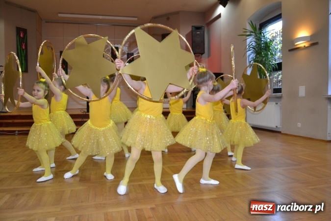 Zdjęcie w galerii na portalu naszraciborz.pl: Młode talenty na scenie w Tworkowie – taniec i recytacja wierszy  wiadomości z regionu