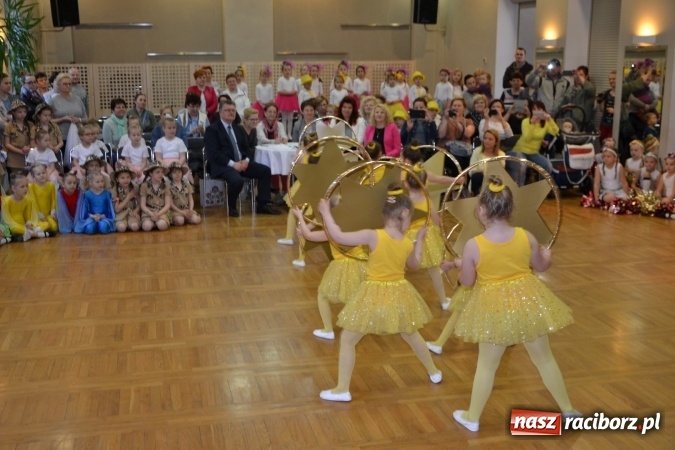 Zdjęcie w galerii na portalu naszraciborz.pl: Młode talenty na scenie w Tworkowie – taniec i recytacja wierszy  wiadomości z regionu