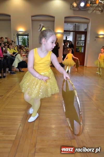 Zdjęcie w galerii na portalu naszraciborz.pl: Młode talenty na scenie w Tworkowie – taniec i recytacja wierszy  wiadomości z regionu