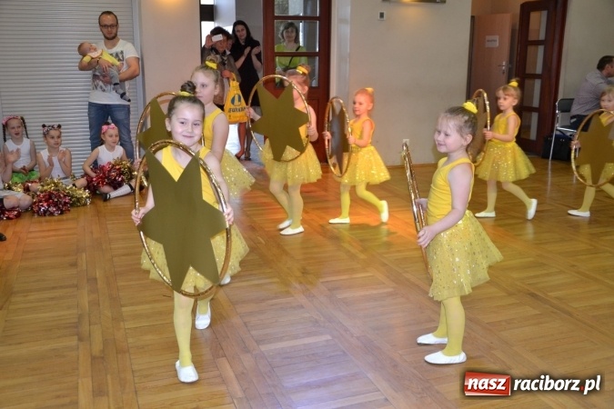 Zdjęcie w galerii na portalu naszraciborz.pl: Młode talenty na scenie w Tworkowie – taniec i recytacja wierszy  wiadomości z regionu