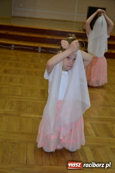 Zdjęcie w galerii na portalu naszraciborz.pl: Młode talenty na scenie w Tworkowie – taniec i recytacja wierszy  wiadomości z regionu