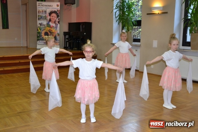 Zdjęcie w galerii na portalu naszraciborz.pl: Młode talenty na scenie w Tworkowie – taniec i recytacja wierszy  wiadomości z regionu