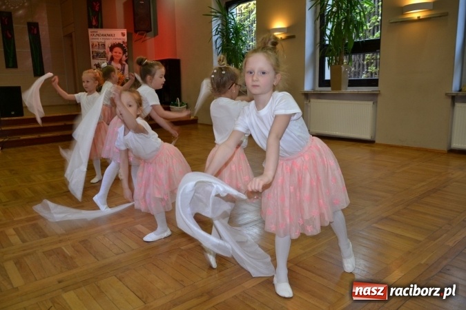 Zdjęcie w galerii na portalu naszraciborz.pl: Młode talenty na scenie w Tworkowie – taniec i recytacja wierszy  wiadomości z regionu