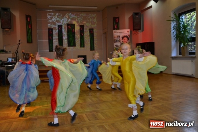 Zdjęcie w galerii na portalu naszraciborz.pl: Młode talenty na scenie w Tworkowie – taniec i recytacja wierszy  wiadomości z regionu