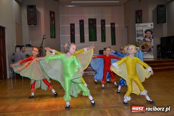 Zdjęcie w galerii na portalu naszraciborz.pl: Młode talenty na scenie w Tworkowie – taniec i recytacja wierszy  wiadomości z regionu