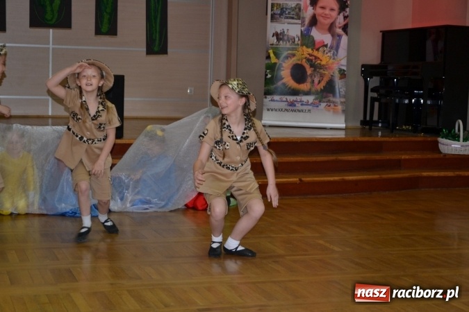 Zdjęcie w galerii na portalu naszraciborz.pl: Młode talenty na scenie w Tworkowie – taniec i recytacja wierszy  wiadomości z regionu