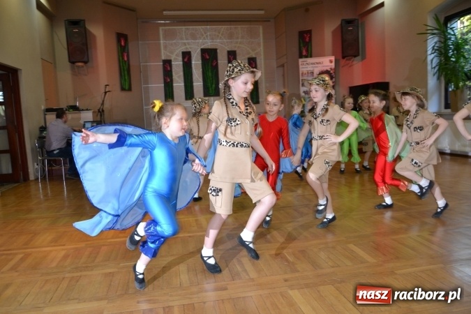 Zdjęcie w galerii na portalu naszraciborz.pl: Młode talenty na scenie w Tworkowie – taniec i recytacja wierszy  wiadomości z regionu