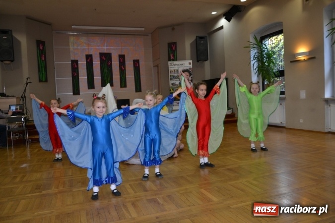 Zdjęcie w galerii na portalu naszraciborz.pl: Młode talenty na scenie w Tworkowie – taniec i recytacja wierszy  wiadomości z regionu