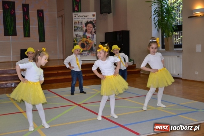 Zdjęcie w galerii na portalu naszraciborz.pl: Młode talenty na scenie w Tworkowie – taniec i recytacja wierszy  wiadomości z regionu