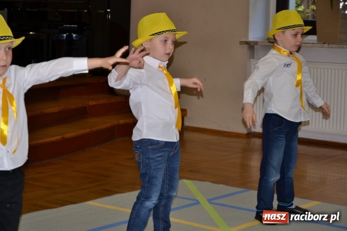 Zdjęcie w galerii na portalu naszraciborz.pl: Młode talenty na scenie w Tworkowie – taniec i recytacja wierszy  wiadomości z regionu