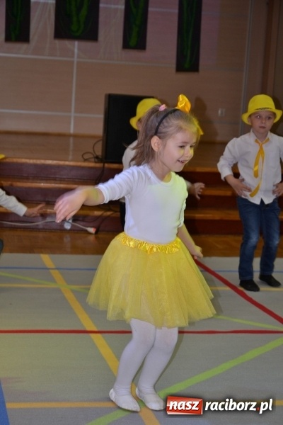 Zdjęcie w galerii na portalu naszraciborz.pl: Młode talenty na scenie w Tworkowie – taniec i recytacja wierszy  wiadomości z regionu