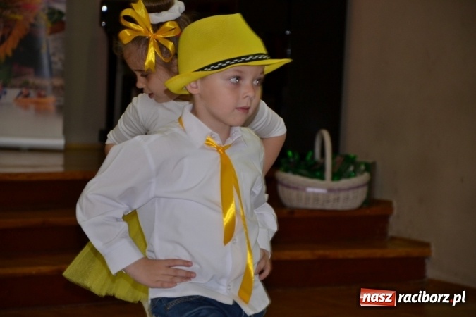 Zdjęcie w galerii na portalu naszraciborz.pl: Młode talenty na scenie w Tworkowie – taniec i recytacja wierszy  wiadomości z regionu