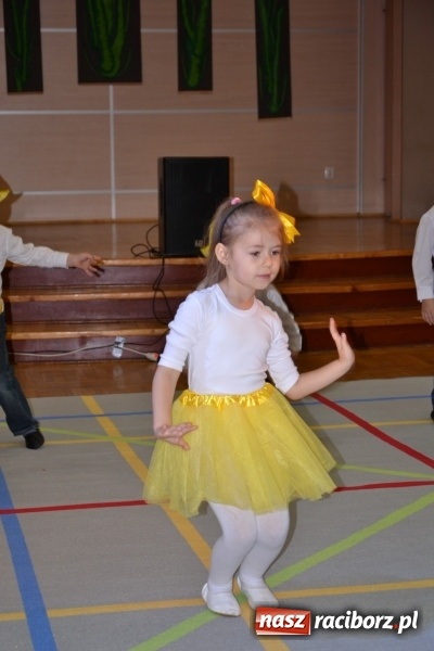 Zdjęcie w galerii na portalu naszraciborz.pl: Młode talenty na scenie w Tworkowie – taniec i recytacja wierszy  wiadomości z regionu