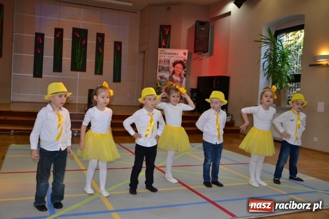 Zdjęcie w galerii na portalu naszraciborz.pl: Młode talenty na scenie w Tworkowie – taniec i recytacja wierszy  wiadomości z regionu