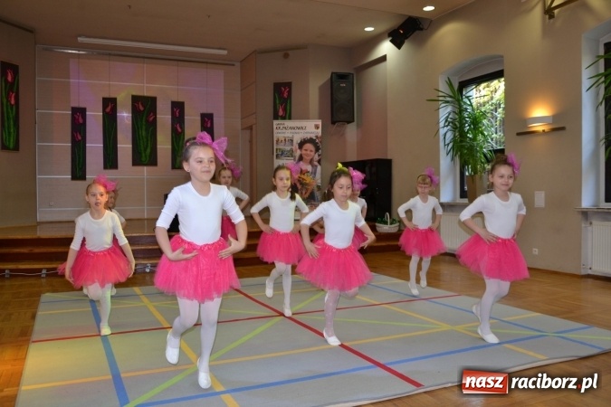 Zdjęcie w galerii na portalu naszraciborz.pl: Młode talenty na scenie w Tworkowie – taniec i recytacja wierszy  wiadomości z regionu