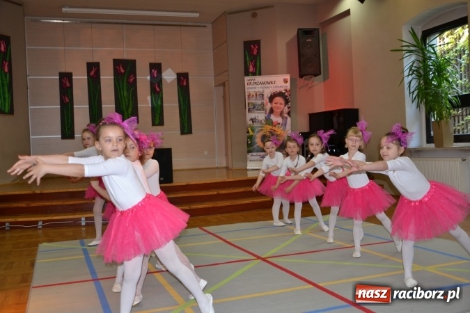 Zdjęcie w galerii na portalu naszraciborz.pl: Młode talenty na scenie w Tworkowie – taniec i recytacja wierszy  wiadomości z regionu