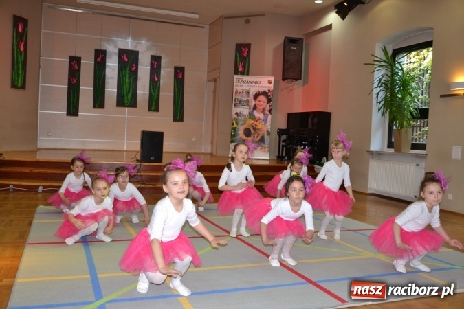 Zdjęcie w galerii na portalu naszraciborz.pl: Młode talenty na scenie w Tworkowie – taniec i recytacja wierszy  wiadomości z regionu