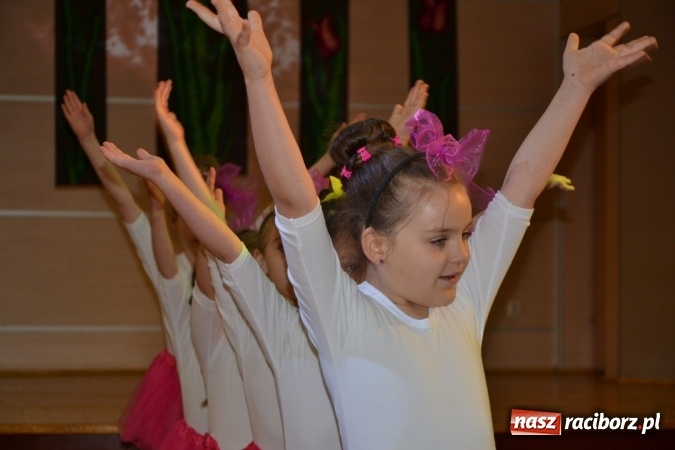 Zdjęcie w galerii na portalu naszraciborz.pl: Młode talenty na scenie w Tworkowie – taniec i recytacja wierszy  wiadomości z regionu