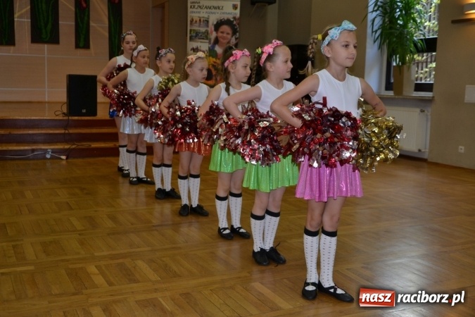 Zdjęcie w galerii na portalu naszraciborz.pl: Młode talenty na scenie w Tworkowie – taniec i recytacja wierszy  wiadomości z regionu