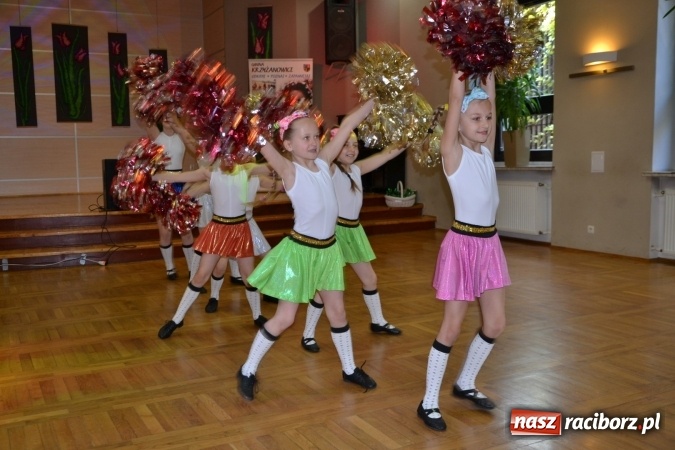 Zdjęcie w galerii na portalu naszraciborz.pl: Młode talenty na scenie w Tworkowie – taniec i recytacja wierszy  wiadomości z regionu