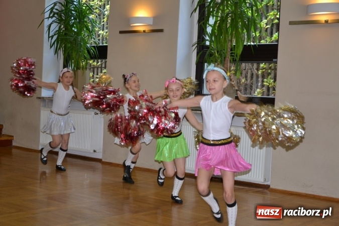 Zdjęcie w galerii na portalu naszraciborz.pl: Młode talenty na scenie w Tworkowie – taniec i recytacja wierszy  wiadomości z regionu