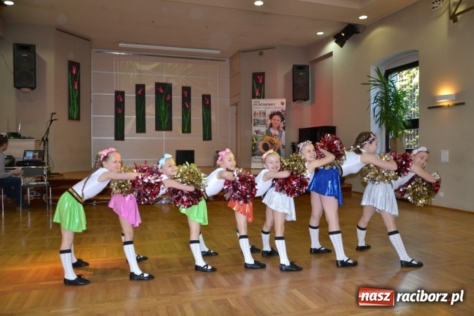 Zdjęcie w galerii na portalu naszraciborz.pl: Młode talenty na scenie w Tworkowie – taniec i recytacja wierszy  wiadomości z regionu