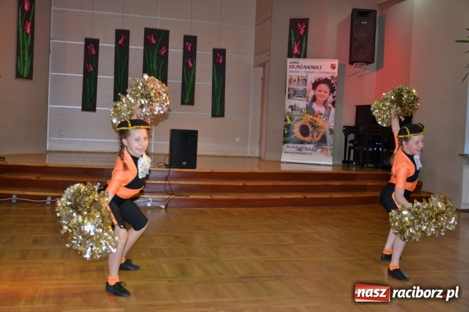 Zdjęcie w galerii na portalu naszraciborz.pl: Młode talenty na scenie w Tworkowie – taniec i recytacja wierszy  wiadomości z regionu