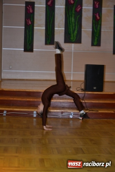 Zdjęcie w galerii na portalu naszraciborz.pl: Młode talenty na scenie w Tworkowie – taniec i recytacja wierszy  wiadomości z regionu