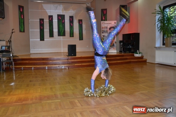 Zdjęcie w galerii na portalu naszraciborz.pl: Młode talenty na scenie w Tworkowie – taniec i recytacja wierszy  wiadomości z regionu