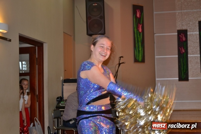 Zdjęcie w galerii na portalu naszraciborz.pl: Młode talenty na scenie w Tworkowie – taniec i recytacja wierszy  wiadomości z regionu