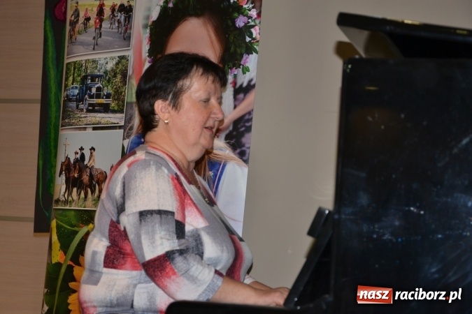 Zdjęcie w galerii na portalu naszraciborz.pl: Młode talenty na scenie w Tworkowie – taniec i recytacja wierszy  wiadomości z regionu