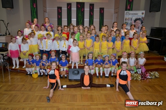 Zdjęcie w galerii na portalu naszraciborz.pl: Młode talenty na scenie w Tworkowie – taniec i recytacja wierszy  wiadomości z regionu