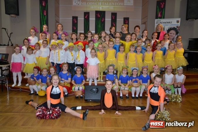 Zdjęcie w galerii na portalu naszraciborz.pl: Młode talenty na scenie w Tworkowie – taniec i recytacja wierszy  wiadomości z regionu