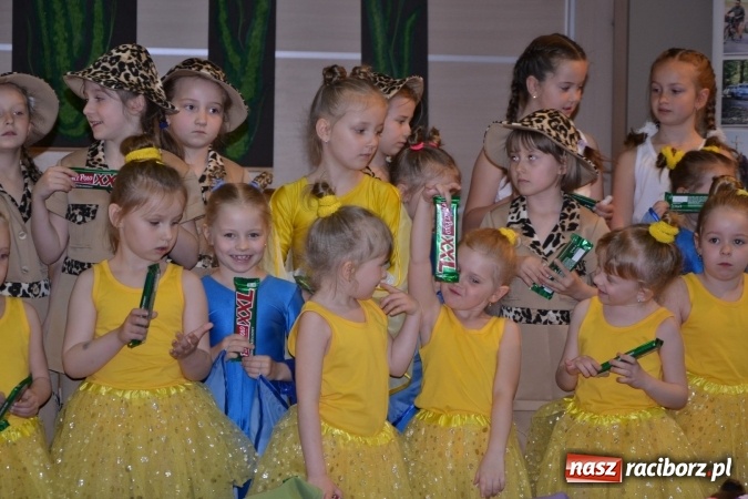 Zdjęcie w galerii na portalu naszraciborz.pl: Młode talenty na scenie w Tworkowie – taniec i recytacja wierszy  wiadomości z regionu