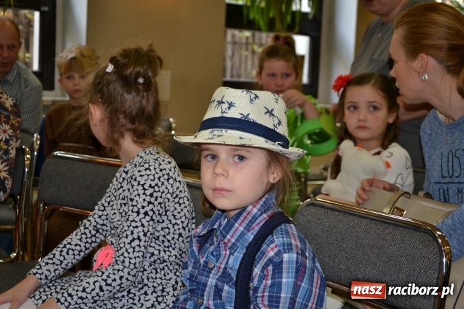 Zdjęcie w galerii na portalu naszraciborz.pl: Młode talenty na scenie w Tworkowie – taniec i recytacja wierszy  wiadomości z regionu