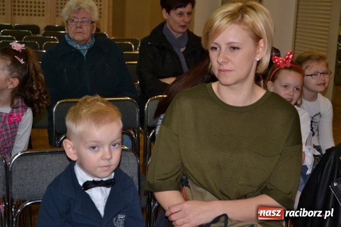 Zdjęcie w galerii na portalu naszraciborz.pl: Młode talenty na scenie w Tworkowie – taniec i recytacja wierszy  wiadomości z regionu